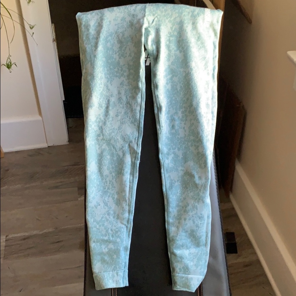 Women’s teal adapt animal seamless leggings Small